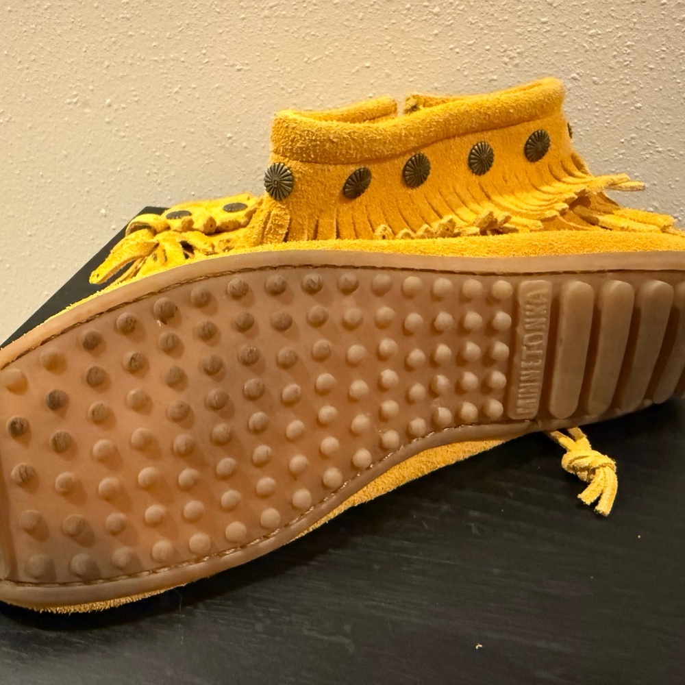 Minnetonka Yellow Suede Fringe Moccasin Boots 9.5 Boho Western - Picture 6 of 6